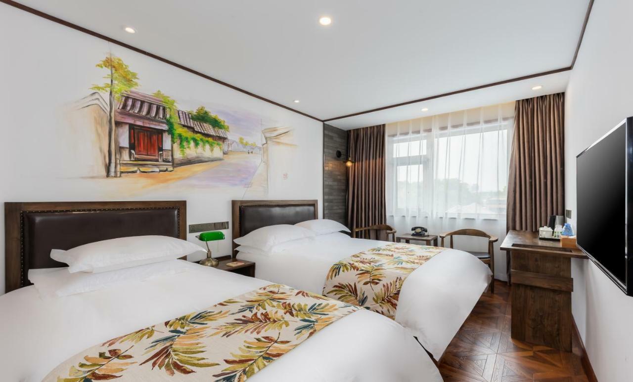 Nostalgia Hotel Near Prince Gong'S Mansion- Beihai Park, Tian'Anmen Square, Nanluoguxiang Hutong, Huguosi Hutong Snack Street, 5 Minutes Walk Away From Ping'Anli Subway Station, Free Ice Cream And Laundry Service,English Communication Well Beijing Exterior photo