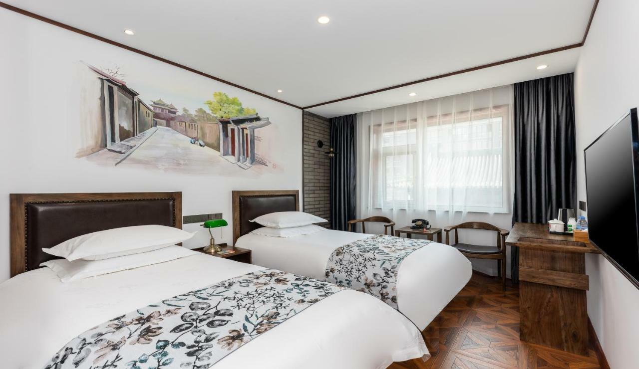 Nostalgia Hotel Near Prince Gong'S Mansion- Beihai Park, Tian'Anmen Square, Nanluoguxiang Hutong, Huguosi Hutong Snack Street, 5 Minutes Walk Away From Ping'Anli Subway Station, Free Ice Cream And Laundry Service,English Communication Well Beijing Exterior photo